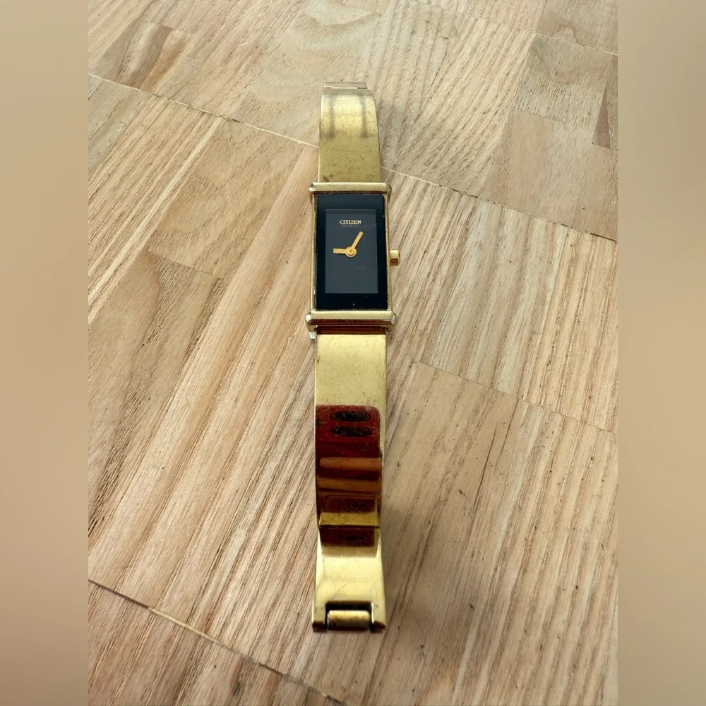 Vintage citizen eco drive ladies rectangular gold tone solar watch untested